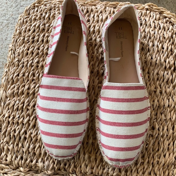Brand new!  Never worn!  Cute espadrilles - Picture 1 of 5
